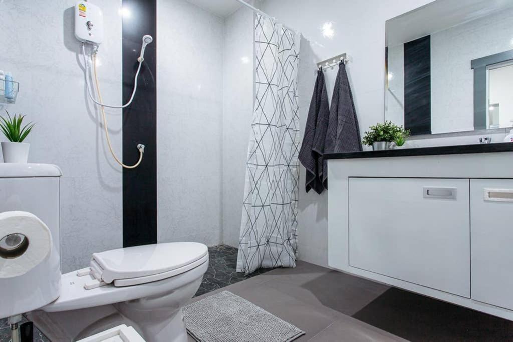 P4 Silom Large 2Beds Full Kitchen Wifi 4-6Pax Apartman Bangkok Kültér fotó